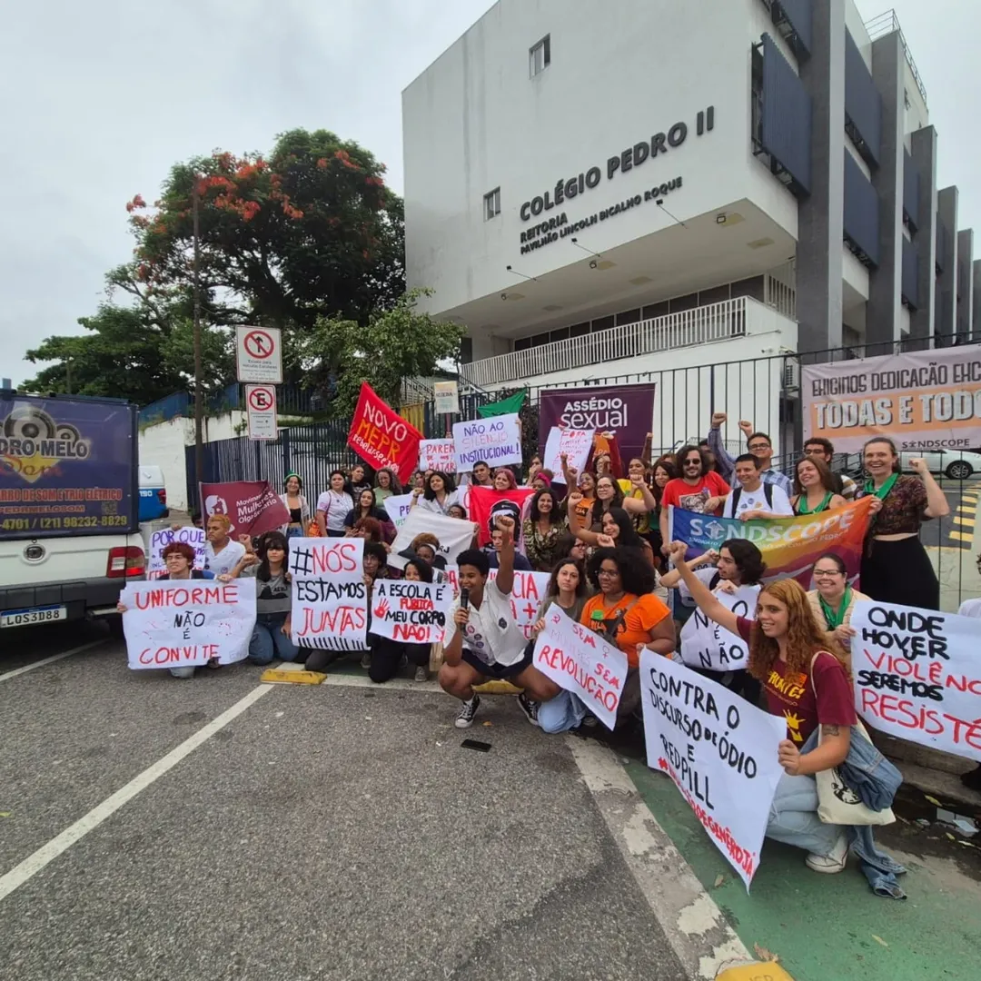 *foto retirada do post conjunto dos gremios do CPII, o @ do instagram dos gremios está no fim do post